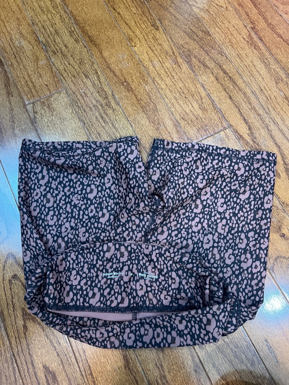 Old navy activewear bike shorts 6” inseam size medium animal print high rise - Picture 2 of 5